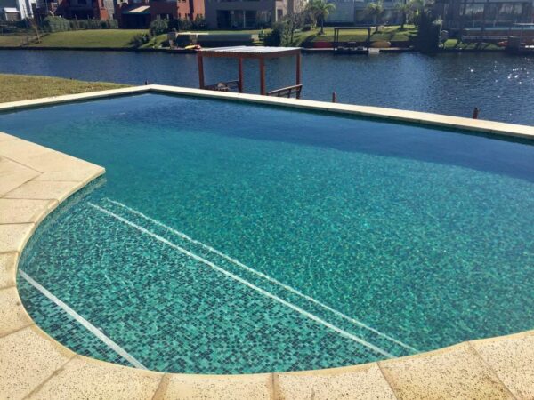 Piscina de Hormigón 9x3 / 9x4 metros